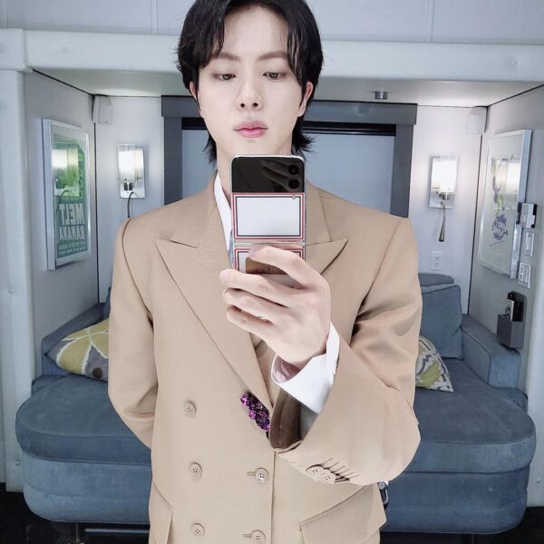 韓国アイドル(k-pop)は肌荒れしないけどニキビ跡とかどうしてるの？皮膚科や美容医療まとめ