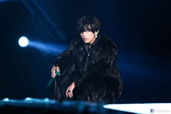 BTSテテ(v/キムテヒョン)のソロ曲「singularity」は発売4周年！どんな曲？和訳もご紹介