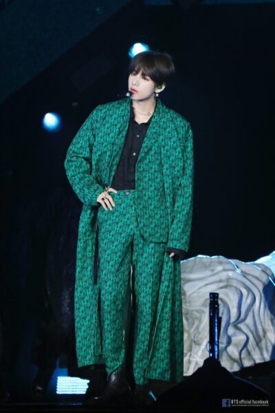 BTSテテ(v/キムテヒョン)のソロ曲「singularity」は発売4周年！どんな曲？和訳もご紹介