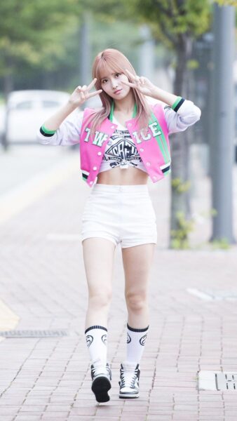 TWICE(トゥワイス)モモのくびれと腹筋の作り方！筋トレやダイエットも紹介