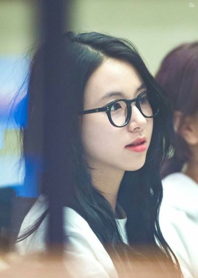 韓国アイドル(k-pop)メガネ女子の間で流行りの形やブランド2022最新版!