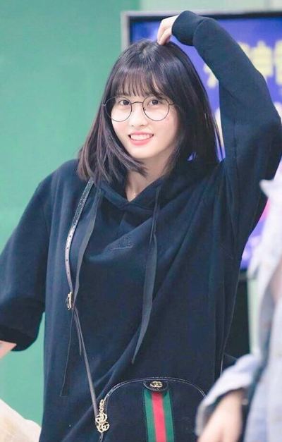 韓国アイドル(k-pop)メガネ女子の間で流行りの形やブランド2022最新版!