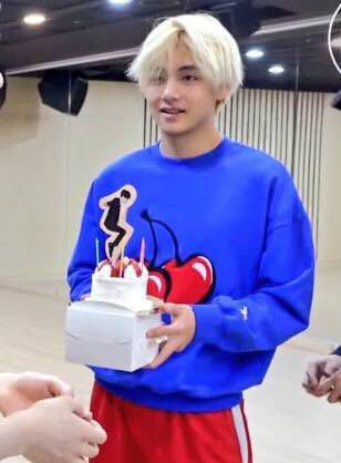 TWICE ツウィとbtsテテのキス画像・さくらんぼの匂わせとは?