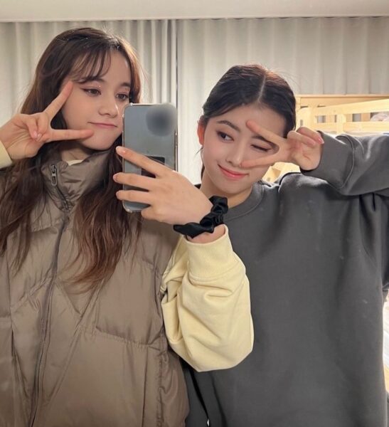 Niziu(ニジュー)がスマホ・携帯・カメラを隠す理由は？