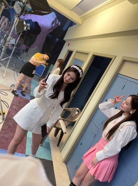 Niziu(ニジュー)がスマホ・携帯・カメラを隠す理由は？