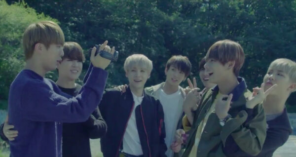 BTSのMoving Onはどんな曲？歌詞に出てくる9人の真相も含め和訳までご紹介！