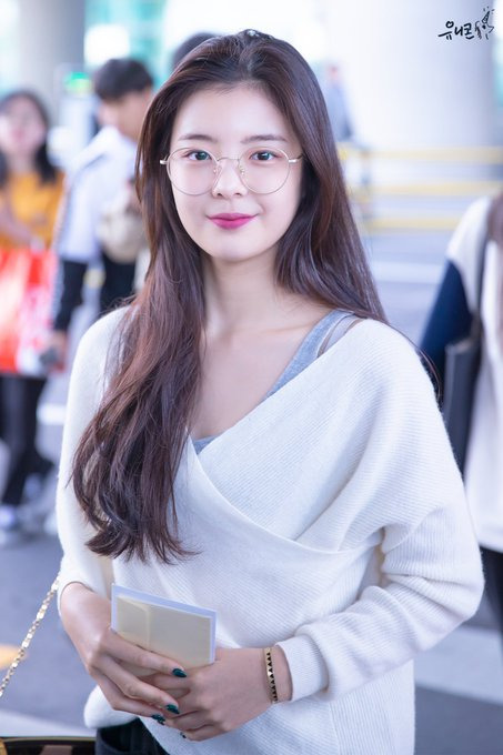 韓国アイドル(k-pop)メガネ女子の間で流行りの形やブランド2022最新版!