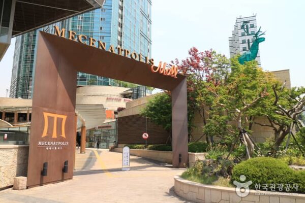 BTSのMoving Onはどんな曲？歌詞に出てくる9人の真相も含め和訳までご紹介！