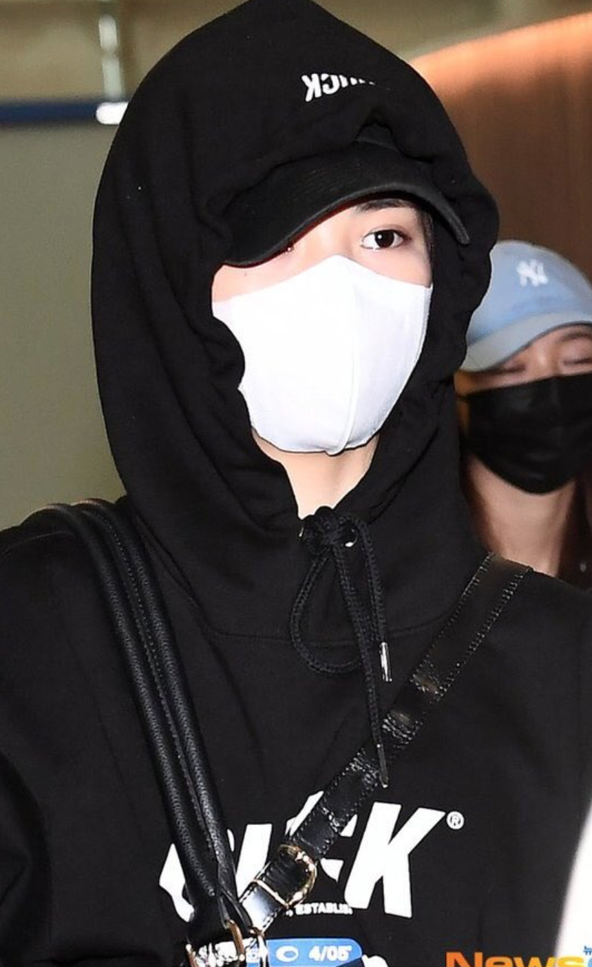 niziu(ニジュー)の空港での私服のブランドやH&Mの服が気になる！