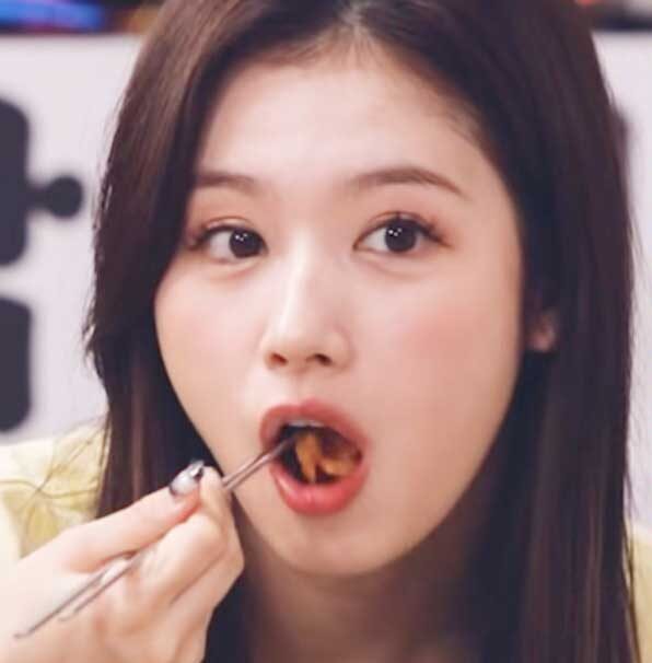 TWICE(トゥワイス)サナの出身地は大阪?年齢などプロフィール紹介