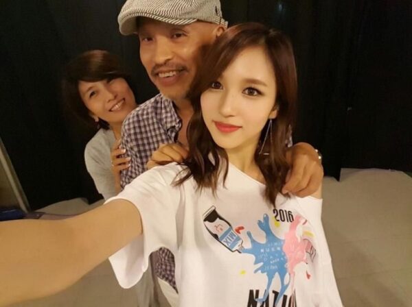 TWICE(トゥワイス)ミナの本名や国籍は？アメリカ人のハーフという噂を調査！