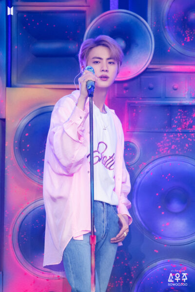 BTS ジン(キムソクジン)が自身で作詞作曲したソロ曲「moon」！歌に込められた思いや歌詞の意味までご紹介！