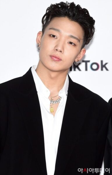 ikon(アイコン)のプロフィール!誕生日や血液型・身長までご紹介。