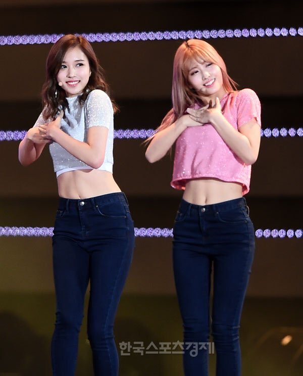TWICE(トゥワイス)ミナの太ももは何センチ?バキバキの腹筋の作り方も!