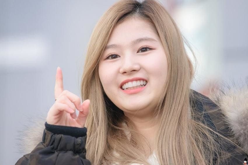 TWICE(トゥワイス)サナの出身地は大阪?年齢などプロフィール紹介