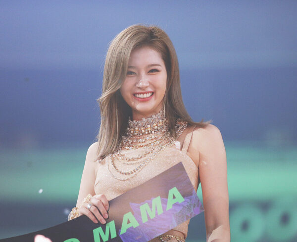 TWICE(トゥワイス)サナの最新髪型と髪色を紹介!オーダーの仕方も