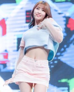 TWICE(トゥワイス)モモの親友は誰？交友関係が広くナヨンと仲良しという情報も