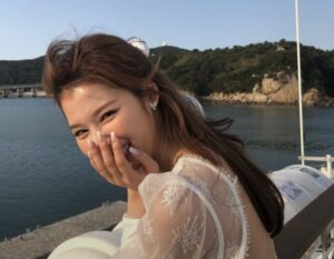 TWICE(トゥワイス)サナのメイクが可愛い！スキンケアと愛用コスメも紹介