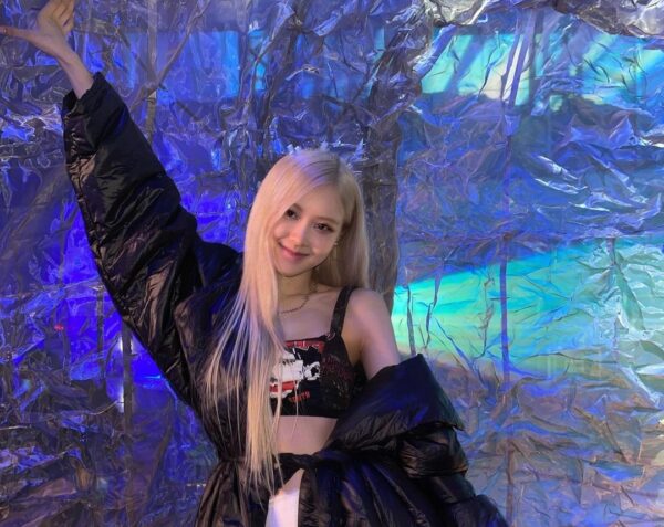 BLACKPINK(ブラックピンク)ロゼの髪型&髪色まとめ|ポニーテールやハーフアップなど人気のスタイリングも紹介