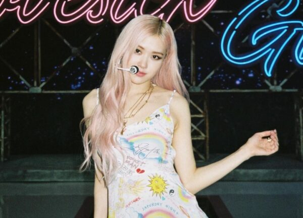 BLACKPINK(ブラックピンク)ロゼの髪型&髪色まとめ|ポニーテールやハーフアップなど人気のスタイリングも紹介