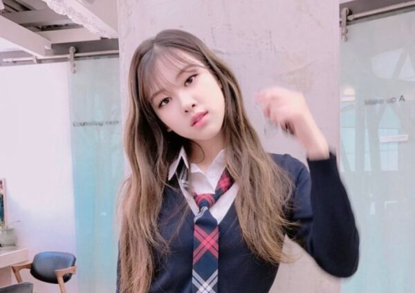 BLACKPINK(ブラックピンク)ロゼの髪型&髪色まとめ|ポニーテールやハーフアップなど人気のスタイリングも紹介