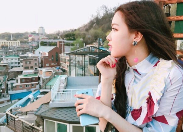 BLACKPINK(ブラックピンク)ロゼの髪型&髪色まとめ|ポニーテールやハーフアップなど人気のスタイリングも紹介