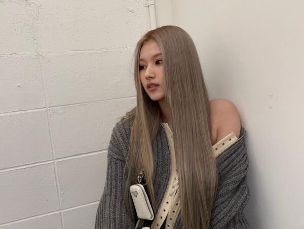 TWICE(トゥワイス)サナの趣味や特技！香水好きで韓国語が得意って本当？