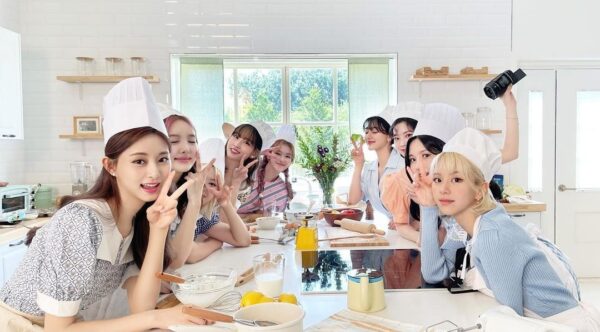 TWICE(トゥワイス)サナの趣味や特技！香水好きで韓国語が得意って本当？