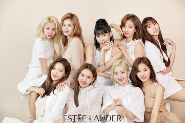 TWICE(トゥワイス)サナのメイクが可愛い！スキンケアと愛用コスメも紹介