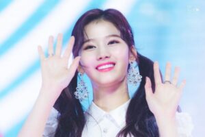 TWICE(トゥワイス)サナは社交的？優しくて天然という噂の性格を分析