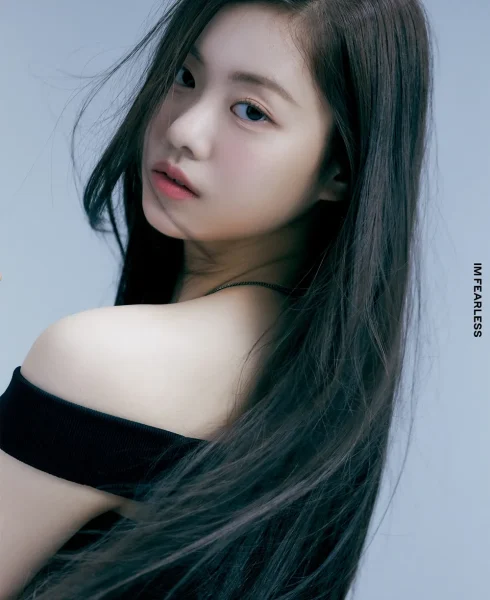 宮脇咲良がチェウォンと共にHYBEから新グループでデビュー!そのグループとは?