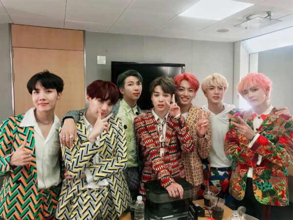 BTSのヒット曲IDOLの作詞作曲は誰?日本語歌詞もご紹介します!