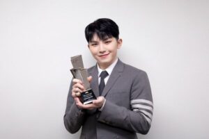 SEVENTEEN(セブチ)ウジは天才プロデューサー!?作詞作曲や楽曲提供した曲を紹介!!