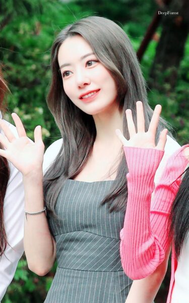 宮脇咲良がチェウォンと共にHYBEから新グループでデビュー!そのグループとは?