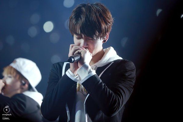 BTSが泣いたBorn Singerとは?原曲や歌詞の意味までご紹介!