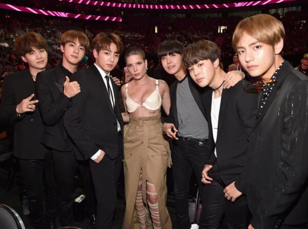 BTSのboy with luvで一緒に歌っている女性は誰?歌詞の意味までご紹介します!