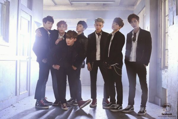 BTSのBoy in Luvはどんな曲?Boy with Luvとの違いや歌詞の意味は?