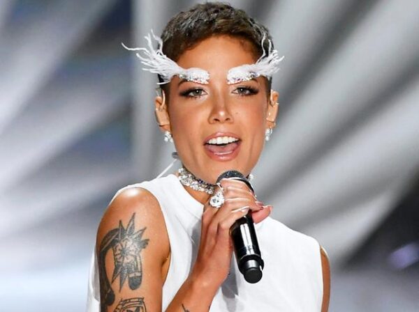 BTSのboy with luvで一緒に歌っている女性は誰?歌詞の意味までご紹介します!