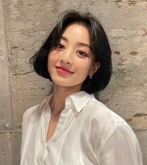 TWICE(トゥワイス)ジヒョの可愛い写真が見たい!インスタ本物公式アカはある?