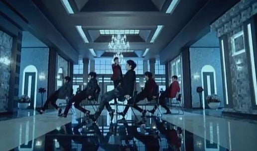 椅子ダンス・ネクタイダンスって何？筋肉美を堪能できるMVもご紹介！