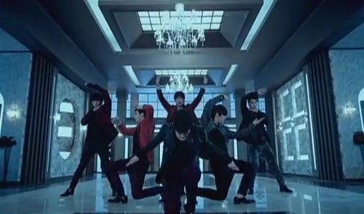 椅子ダンス・ネクタイダンスって何？筋肉美を堪能できるMVもご紹介！