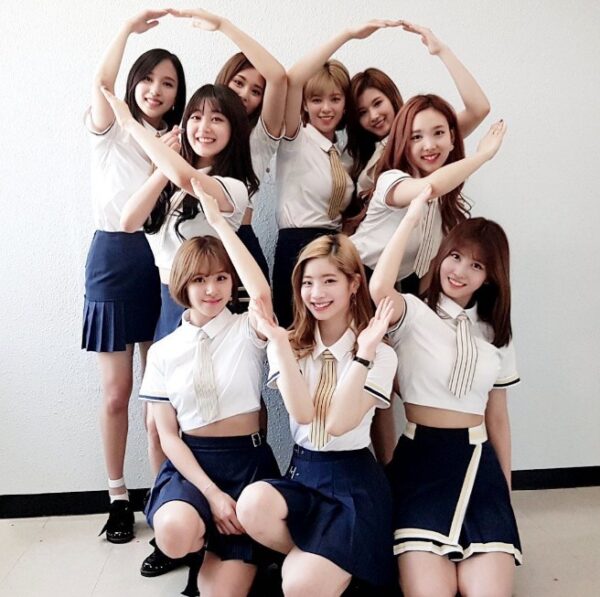 ｖTWICE(トゥワイス)ジョンヨンのインスタやツイッターに本物公式はあるｖ