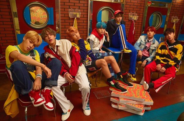 BTS テテ(v/キムテヒョン)の白雪姫姿が可愛い!仮装して披露した曲名は?