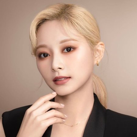 TWICE(トゥワイス)ツウィのプロフィール!身長体重、誕生日、血液型などご紹介