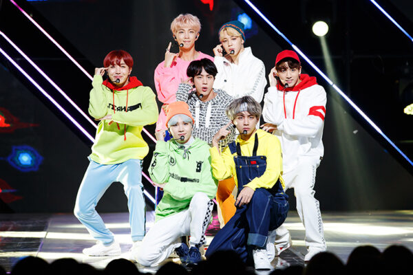 BTS テテ(v/キムテヒョン)の白雪姫姿が可愛い!仮装して披露した曲名は?