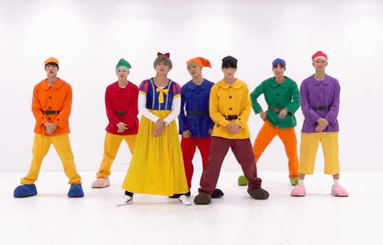 BTS テテ(v/キムテヒョン)の白雪姫姿が可愛い!仮装して披露した曲名は?