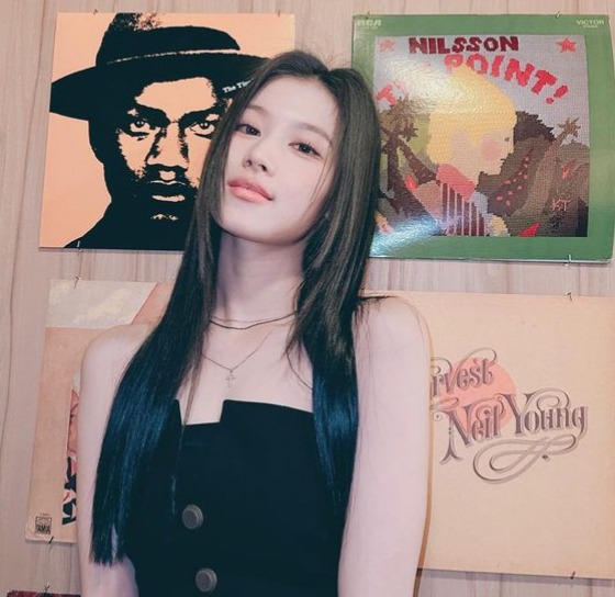 TWICE(トゥワイス)サナ愛用プラダキャンディキスってどんな香り?値段も調査!