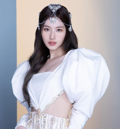 TWICE(トゥワイス)サナ愛用プラダキャンディキスってどんな香り?値段も調査!