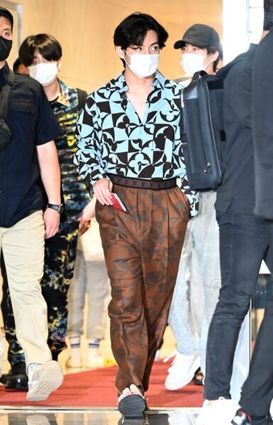 BTS テテ(v/キムテヒョン)がセリーヌパリコレへ参加!リサも関係している?