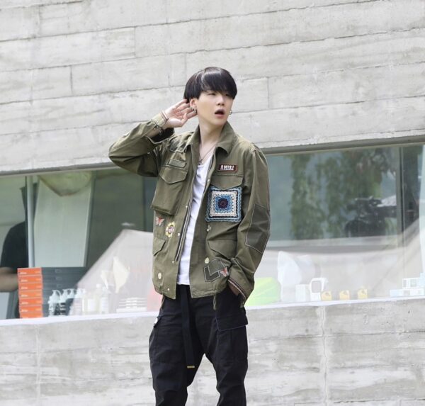 BTSシュガ(ユンギ)の愛用アクセサリーまとめ!ブレスレットやピアス・ピック型ネックレスも